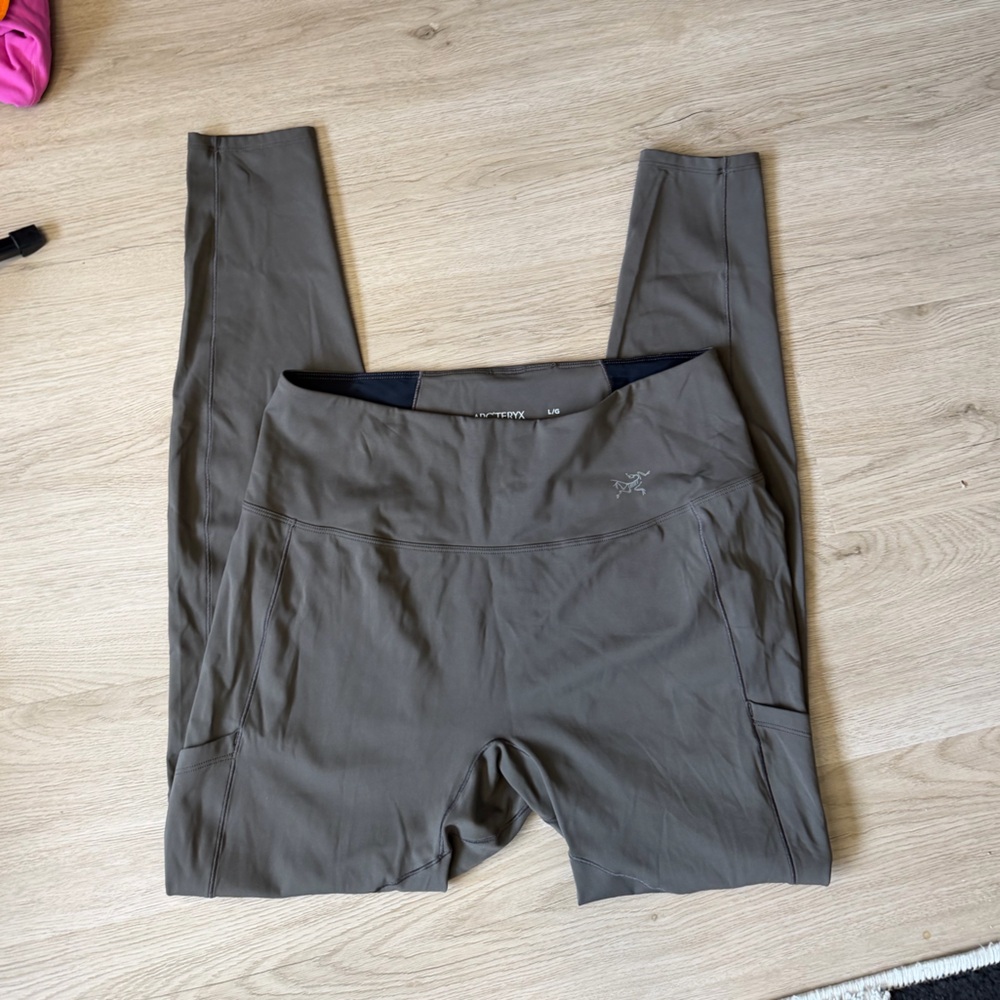 Olive green arcteryx pocket leggings